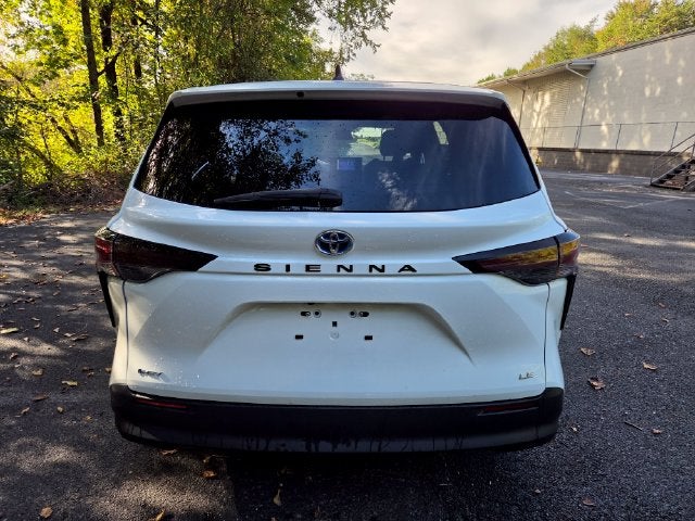 2025 Toyota Sienna LE 8 Passenger
