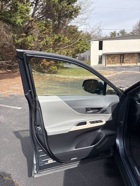 2022 Toyota Venza Base