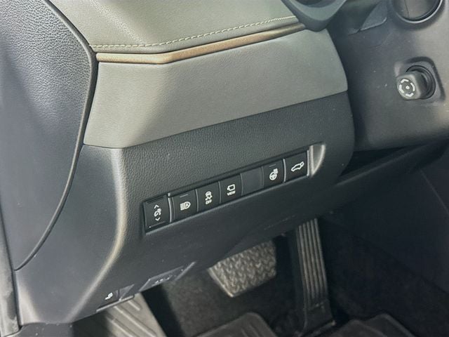 2022 Toyota Venza Base