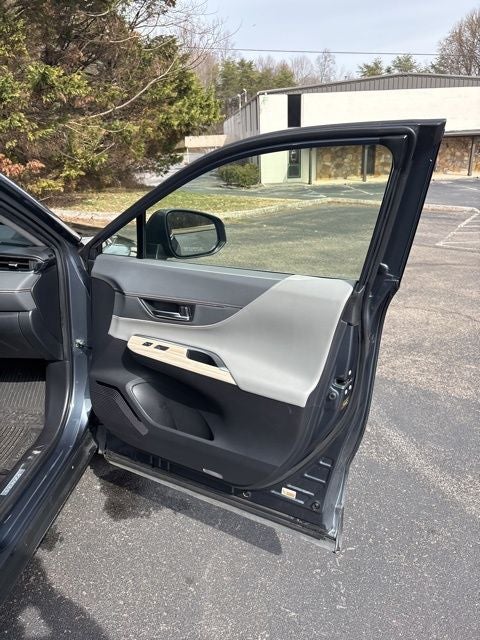 2022 Toyota Venza Base