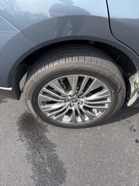 2022 Toyota Venza Base