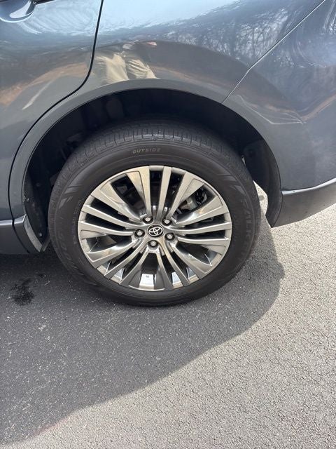 2022 Toyota Venza Base