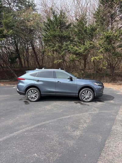 2022 Toyota Venza Base