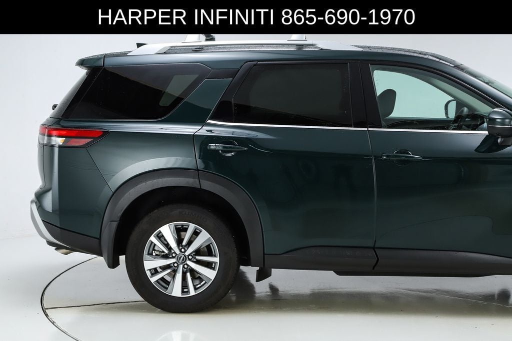 2025 Nissan Pathfinder SL