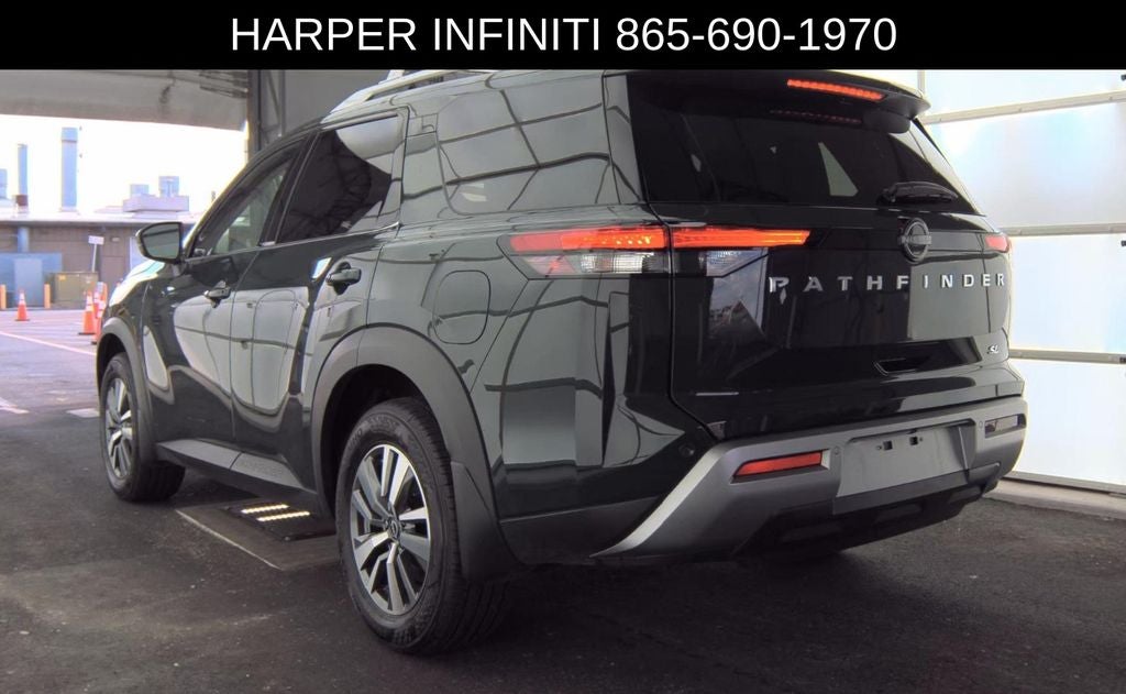 2025 Nissan Pathfinder SL