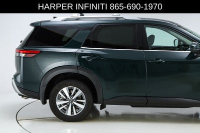 2025 Nissan Pathfinder SL