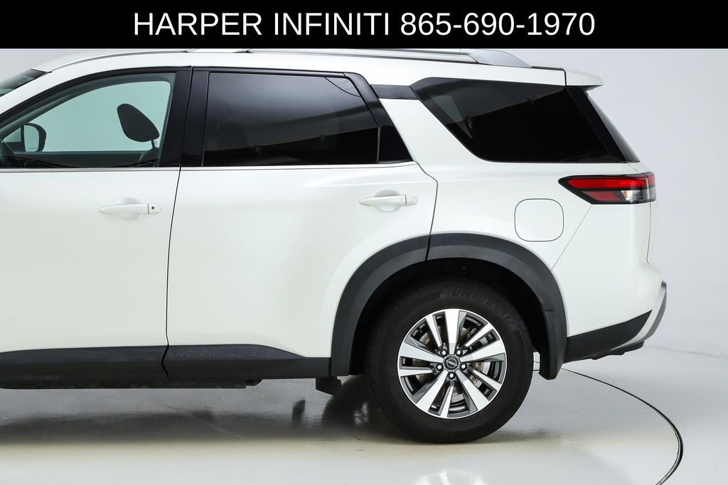 2023 Nissan Pathfinder SL