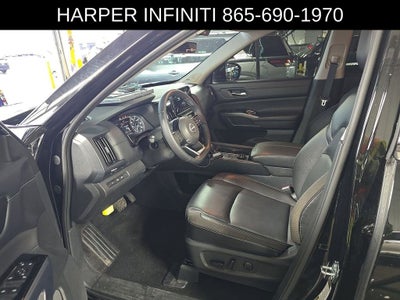 2024 Nissan Pathfinder SL
