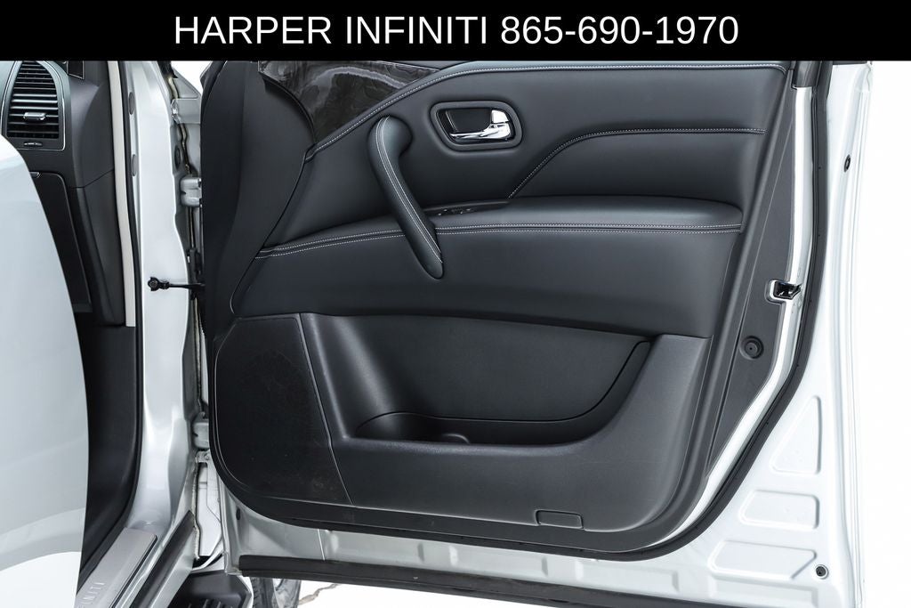 2023 INFINITI QX80 LUXE