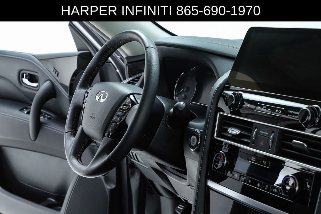 2023 INFINITI QX80 LUXE