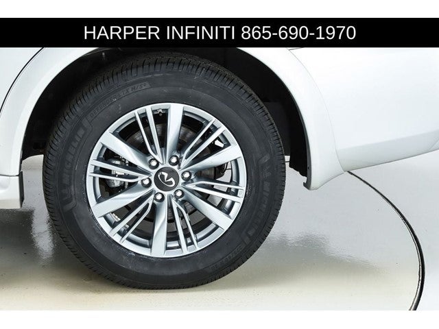 2023 INFINITI QX80 LUXE