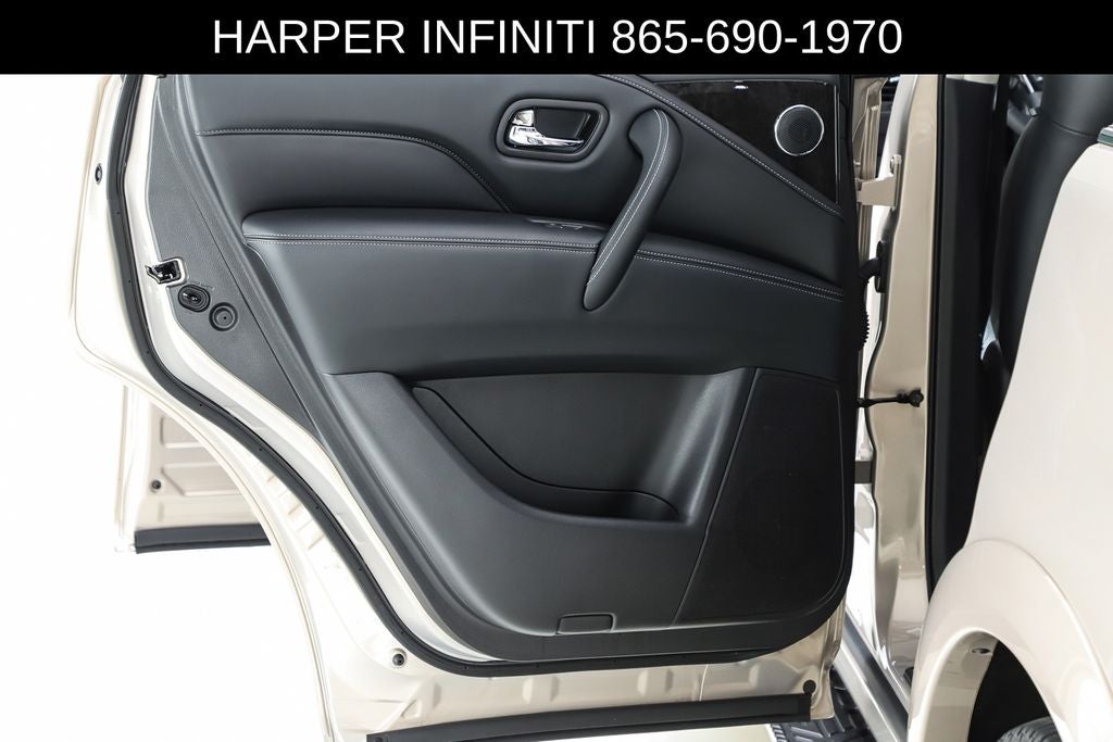 2023 INFINITI QX80 LUXE