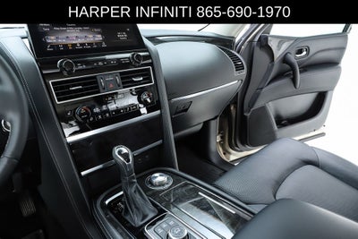2023 INFINITI QX80 LUXE