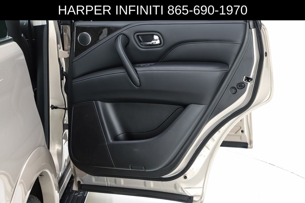 2023 INFINITI QX80 LUXE