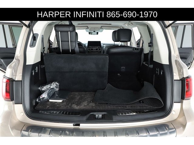 2023 INFINITI QX80 LUXE