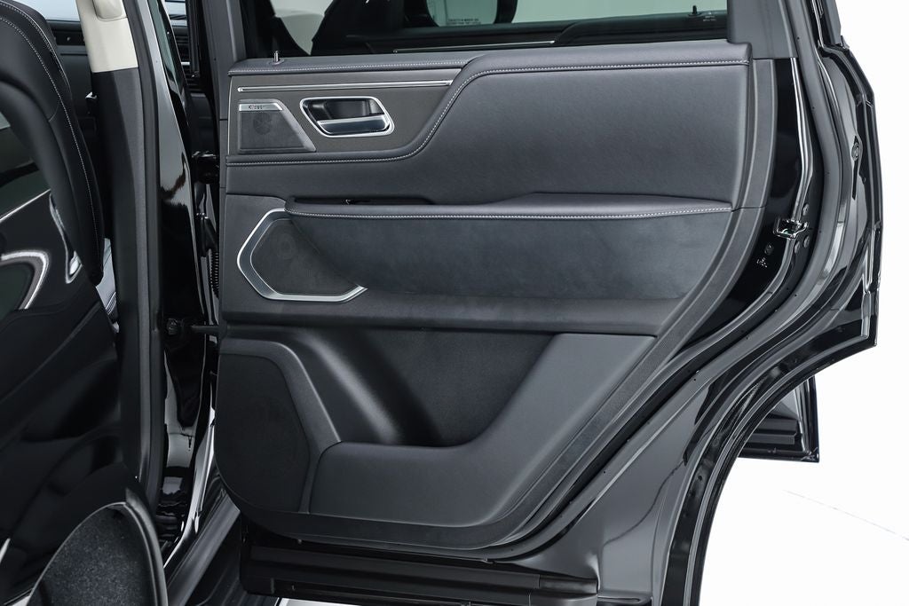 2027 INFINITI QX80 LUXE