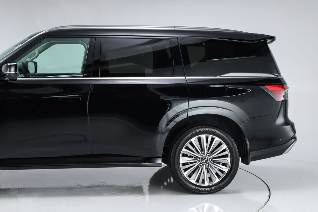 2027 INFINITI QX80 LUXE