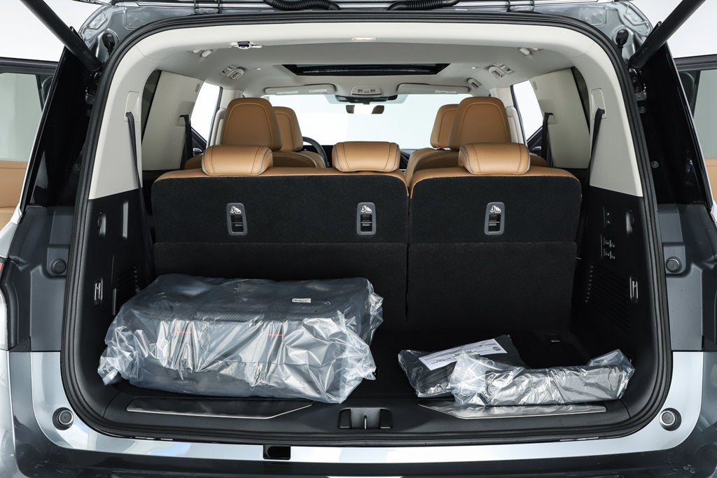 2027 INFINITI QX80 LUXE