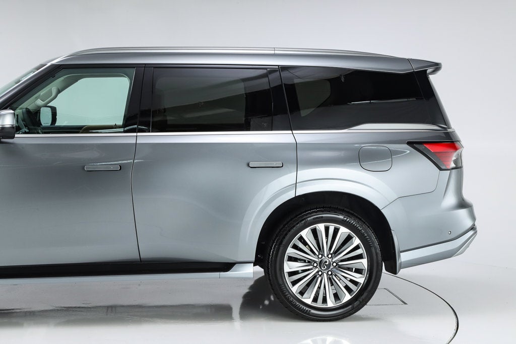 2027 INFINITI QX80 LUXE