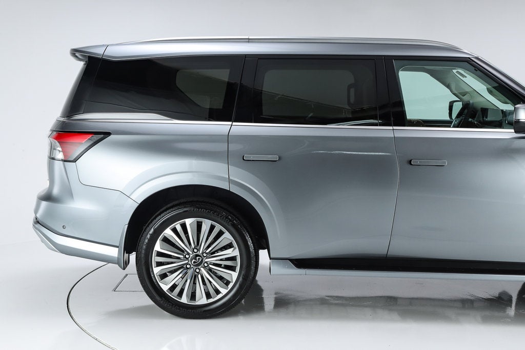 2027 INFINITI QX80 LUXE