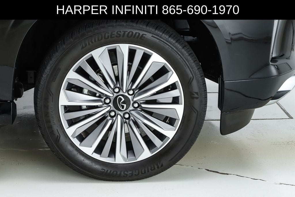 2025 INFINITI QX80 LUXE