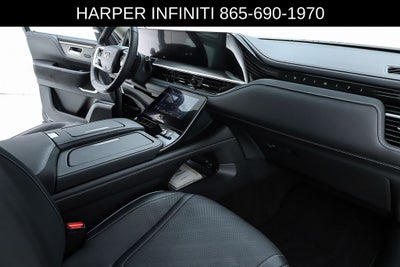 2025 INFINITI QX80 LUXE