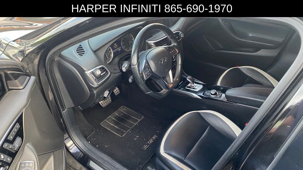 2017 INFINITI QX30 Sport